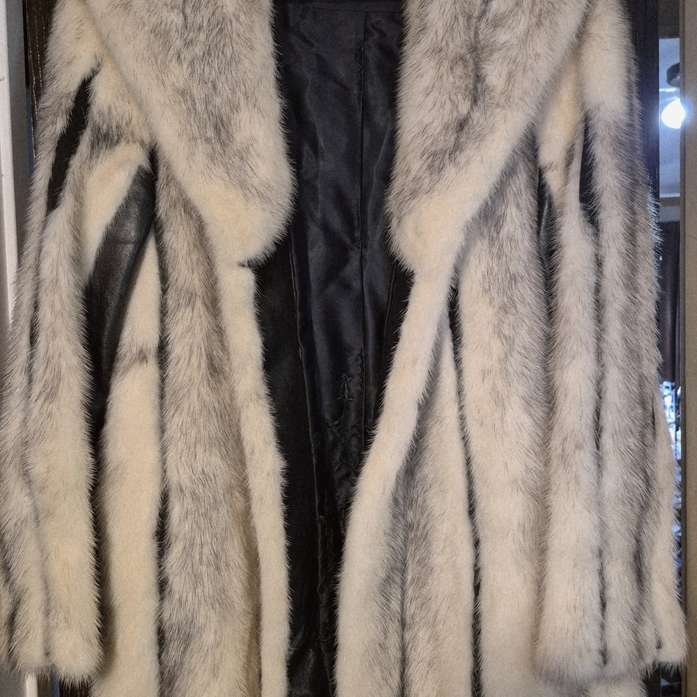 Elegant Fur Coat - Black Cross Mink